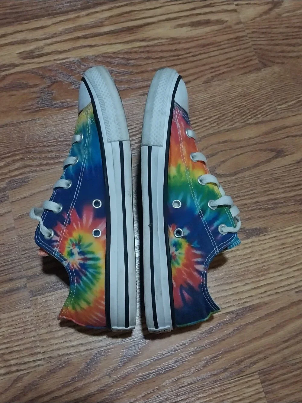 Converse colorful tie